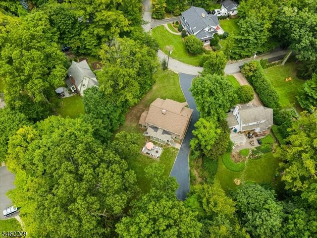 29 Beech Rd, Glen Rock Boro, NJ 07452