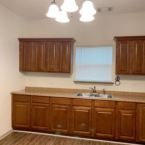 1006 W Chestnut Street, Denison, TX 75020