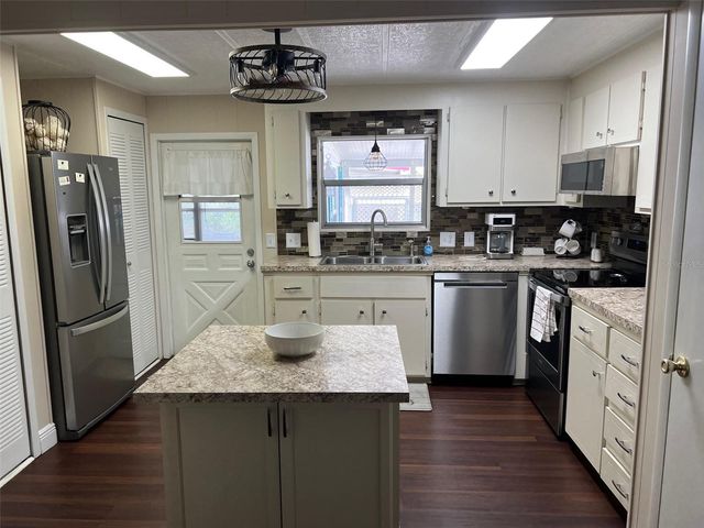 136 ROYAL PALM CIRCLE, Largo, FL 33778