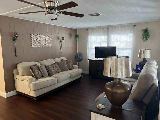 136 ROYAL PALM CIRCLE, Largo, FL 33778