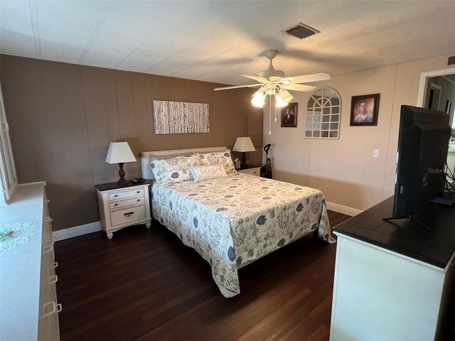 136 ROYAL PALM CIRCLE, Largo, FL 33778