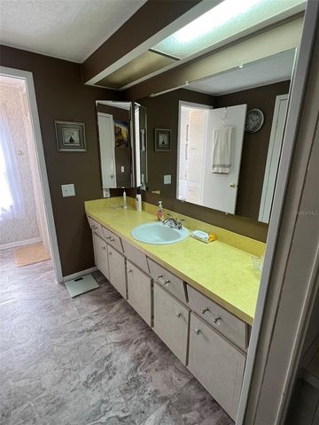 136 ROYAL PALM CIRCLE, Largo, FL 33778