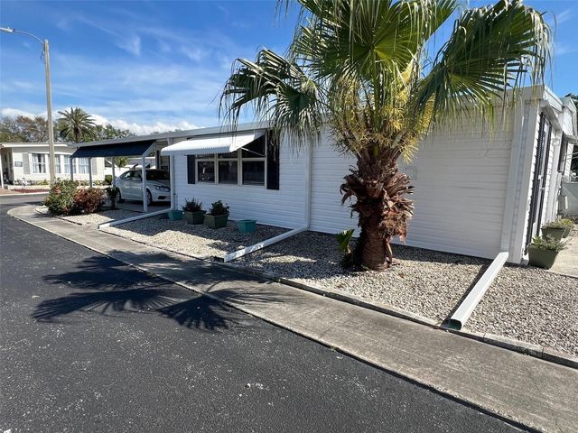 136 ROYAL PALM CIRCLE, Largo, FL 33778