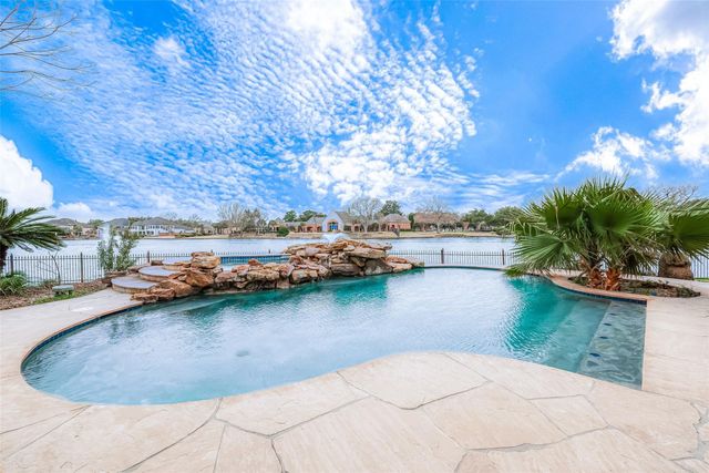 5 Camden Court, Sugar Land, TX 77479