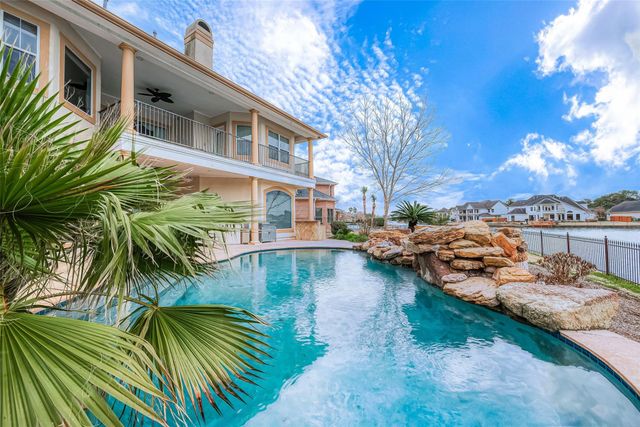 5 Camden Court, Sugar Land, TX 77479