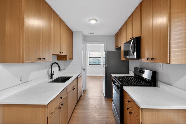 5928 SIGNAL PT, Austin, TX 78724