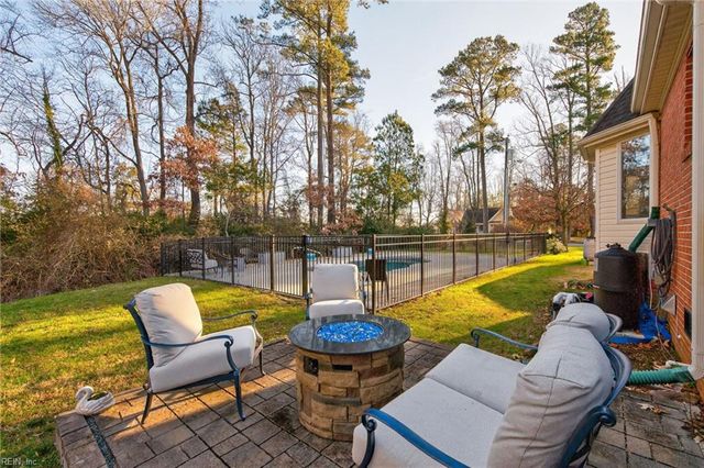 9327 Rivershore DR, Suffolk, VA 23433