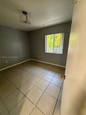 637 SW 3rd St 308, Miami, FL 33130