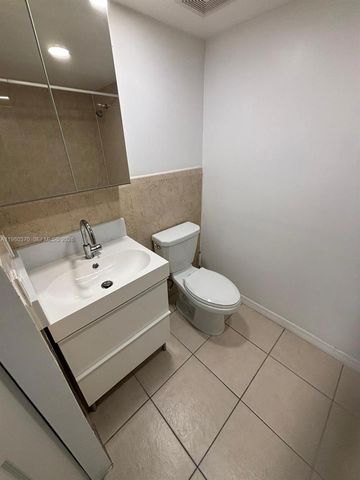 637 SW 3rd St 308, Miami, FL 33130