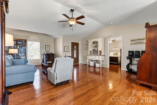 215 Towne Court NW, Conover, NC 28613