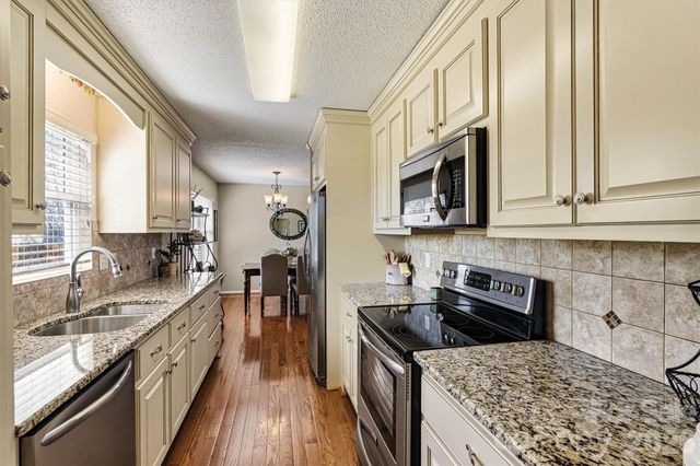 215 Towne Court NW, Conover, NC 28613