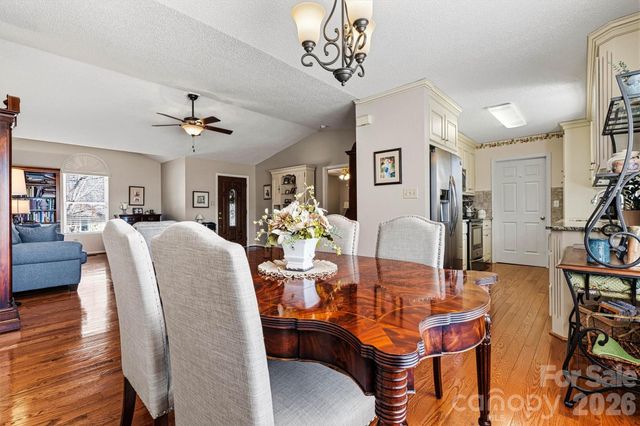 215 Towne Court NW, Conover, NC 28613