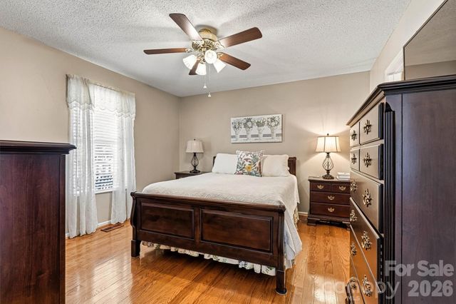 215 Towne Court NW, Conover, NC 28613