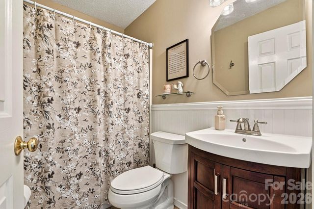 215 Towne Court NW, Conover, NC 28613