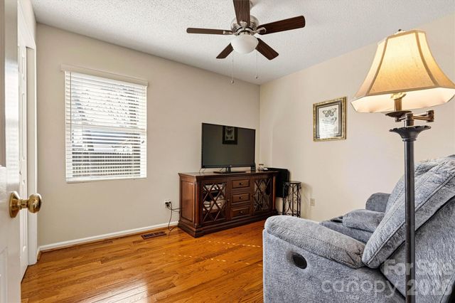 215 Towne Court NW, Conover, NC 28613