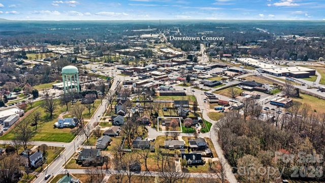 215 Towne Court NW, Conover, NC 28613