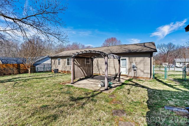 215 Towne Court NW, Conover, NC 28613