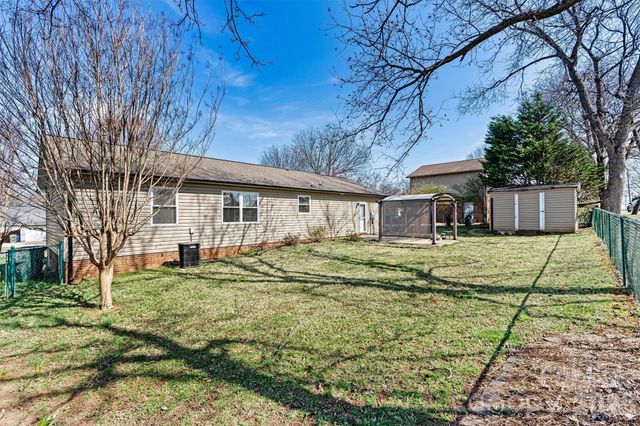 215 Towne Court NW, Conover, NC 28613