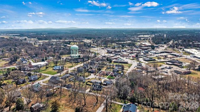 215 Towne Court NW, Conover, NC 28613