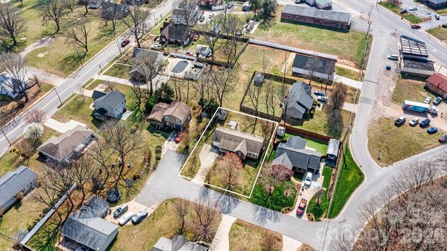 215 Towne Court NW, Conover, NC 28613