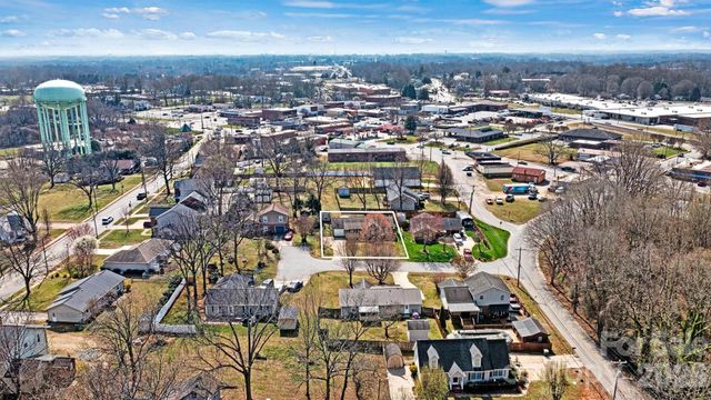 215 Towne Court NW, Conover, NC 28613