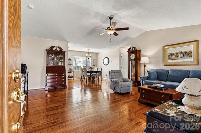 215 Towne Court NW, Conover, NC 28613