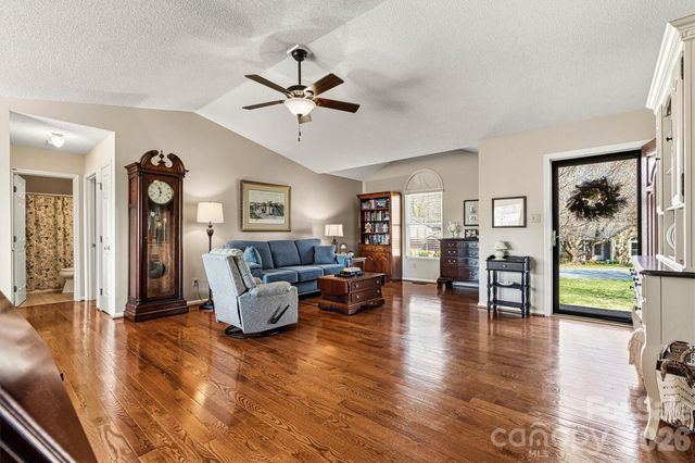 215 Towne Court NW, Conover, NC 28613