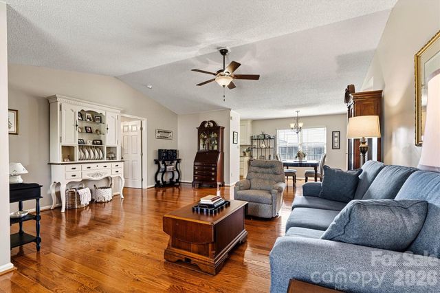 215 Towne Court NW, Conover, NC 28613