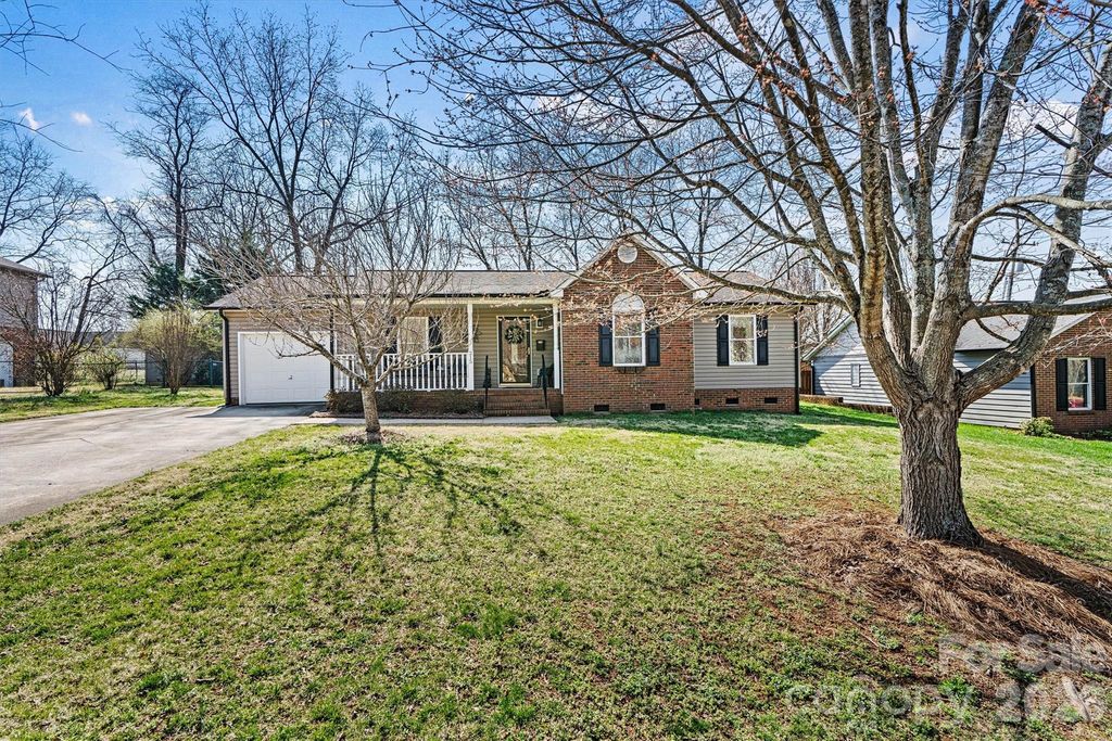 215 Towne Court NW, Conover, NC 28613