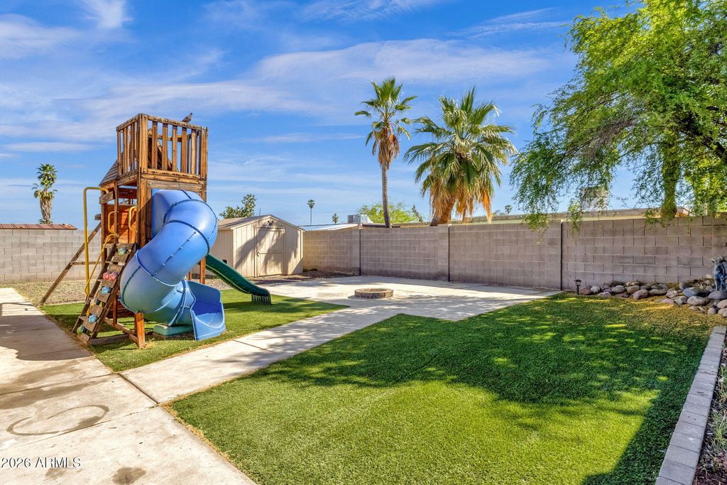 Image 15 of property listing at 6437 S 43RD Place, Phoenix, AZ 85042