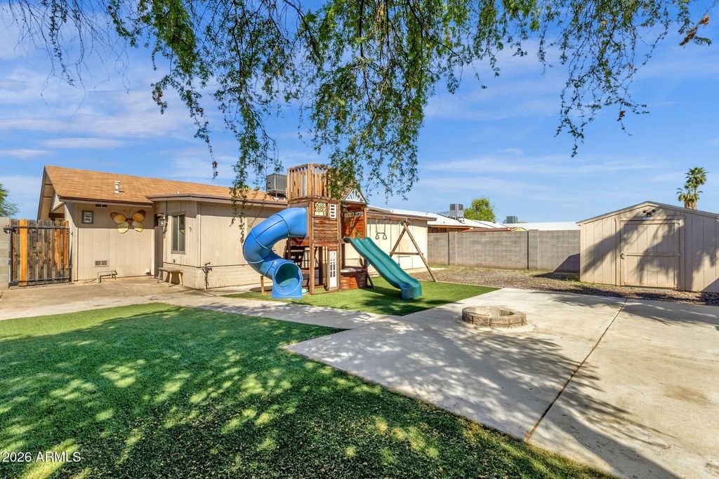 Image 16 of property listing at 6437 S 43RD Place, Phoenix, AZ 85042