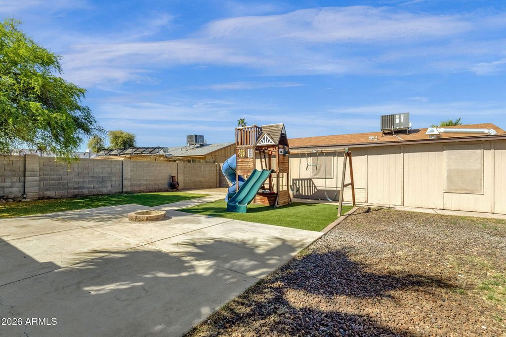 Image 17 of property listing at 6437 S 43RD Place, Phoenix, AZ 85042