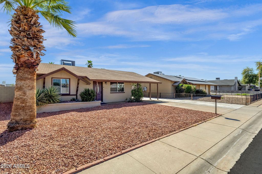 Image 20 of property listing at 6437 S 43RD Place, Phoenix, AZ 85042