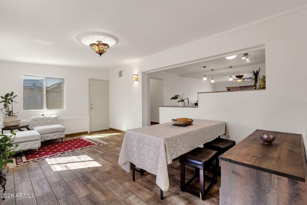 Image 7 of property listing at 6437 S 43RD Place, Phoenix, AZ 85042