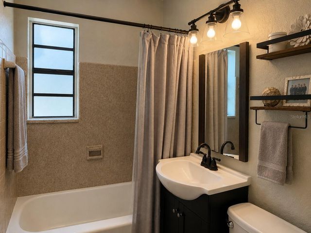 3913 W LEILA AVENUE, Tampa, FL 33616