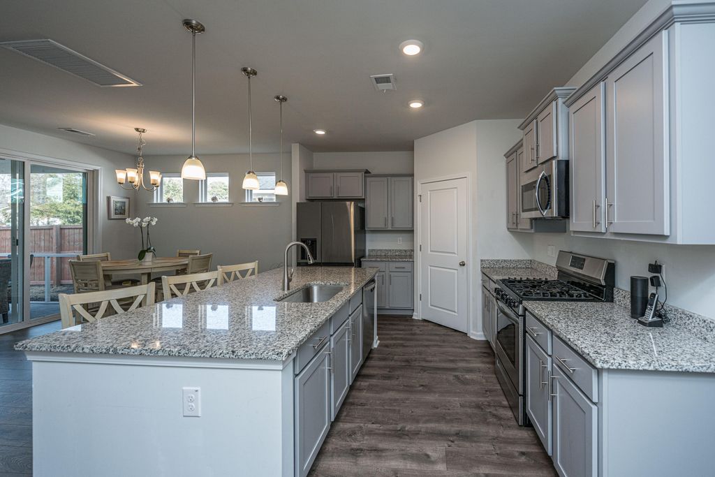 Image 7 of property listing at 2750 Sunrose Lane, Johns Island, SC 29455