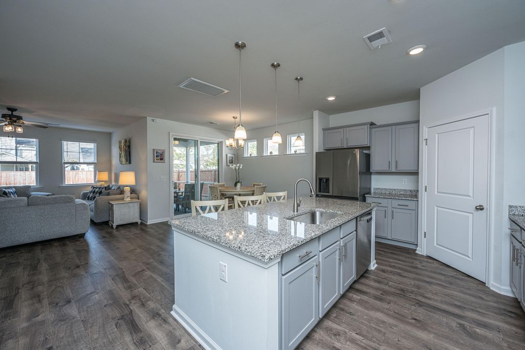 Image 8 of property listing at 2750 Sunrose Lane, Johns Island, SC 29455