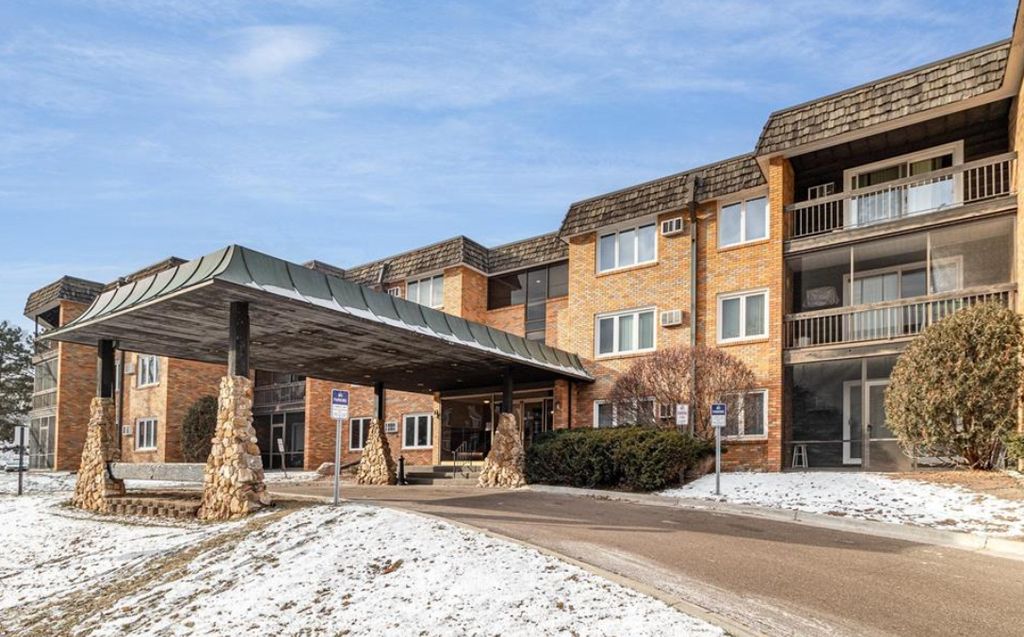 3200 Virginia Avenue S 104, Saint Louis Park, MN 55426 — exterior