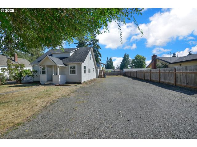 455 S 38TH St, Springfield, OR 97478