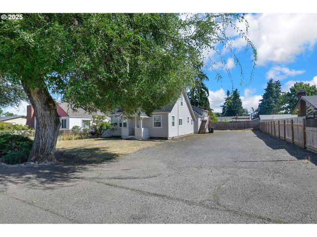 455 S 38TH St, Springfield, OR 97478
