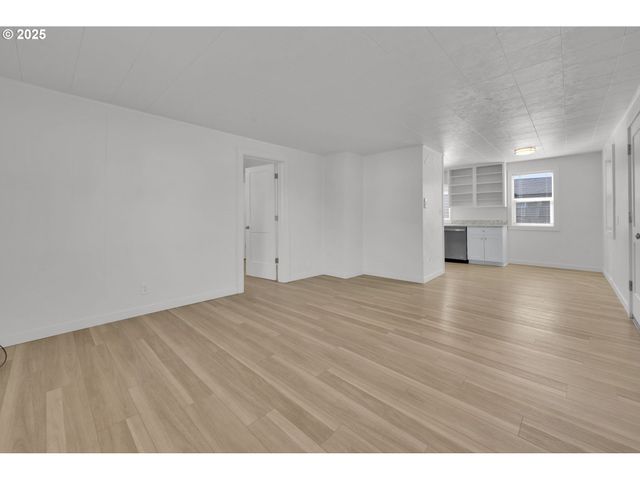 455 S 38TH St, Springfield, OR 97478