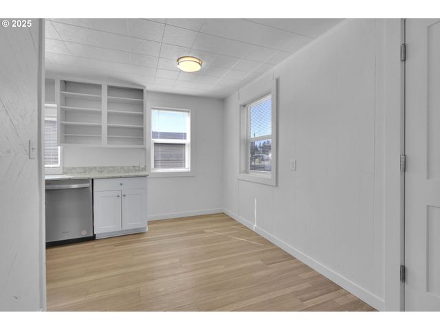 455 S 38TH St, Springfield, OR 97478