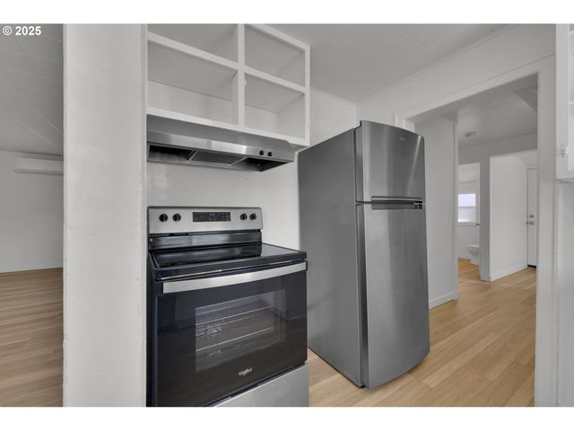 455 S 38TH St, Springfield, OR 97478