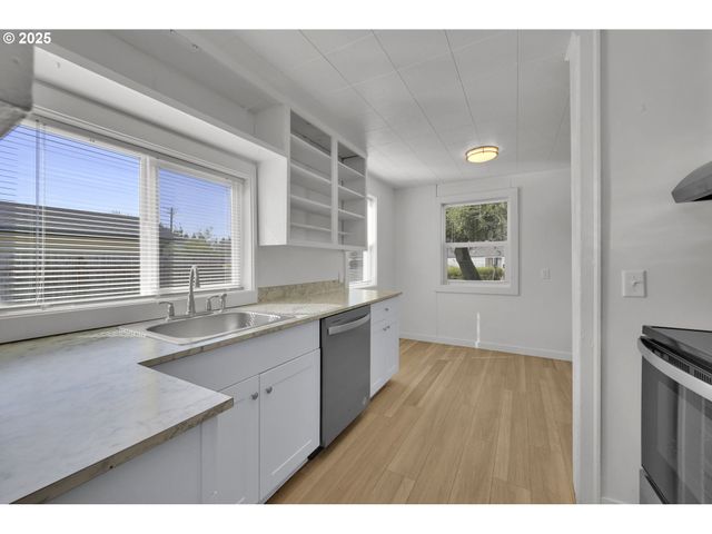 455 S 38TH St, Springfield, OR 97478