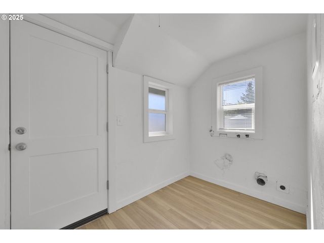 455 S 38TH St, Springfield, OR 97478