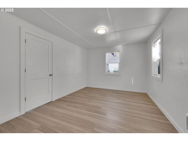 455 S 38TH St, Springfield, OR 97478