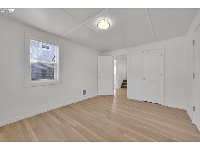 455 S 38TH St, Springfield, OR 97478