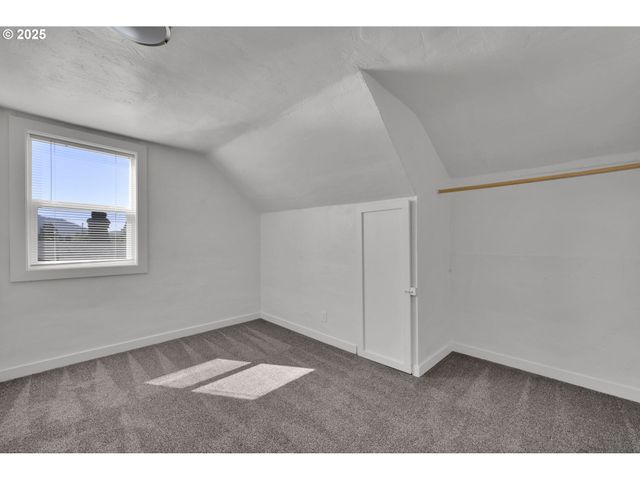 455 S 38TH St, Springfield, OR 97478