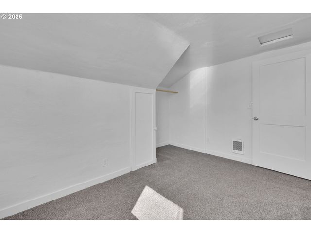 455 S 38TH St, Springfield, OR 97478