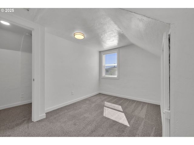 455 S 38TH St, Springfield, OR 97478